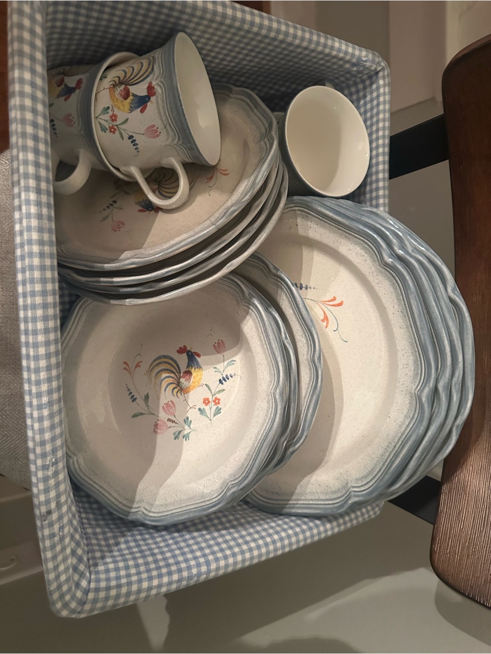 Vintage Mikasa Country Hearth "Fresh Day" (C8501) 16-Piece Dinnerware Set